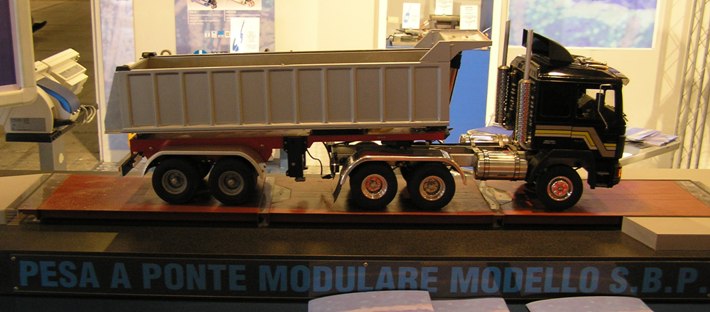 modellino camion